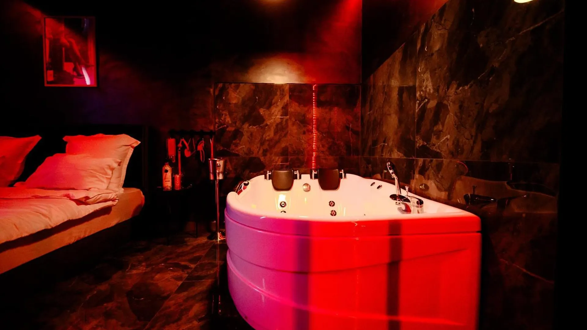 Apartament Luxury Jacuzzi Love Room Bucureşti