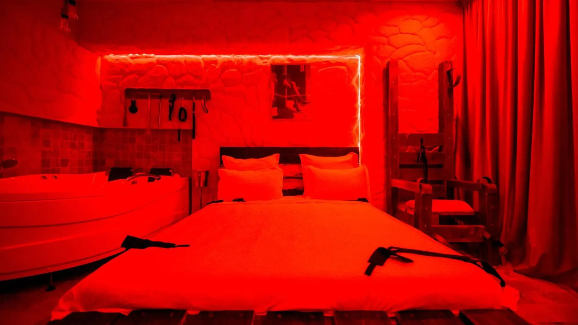 Luxury Jacuzzi Love Room Bucureşti 0*,  România